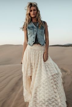 White Skirt Denim, Dynamic Outfit, Cute Western Outfits, Smocked Skirt, White Lace Skirt, Detachable Skirt, Skirt Lining, Denim Vests, Skirt Model