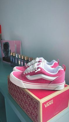 Pretty Sneakers, Shoes For School, Trendy Shoes Sneakers, Preppy Shoes, Pretty Shoes Sneakers, Pink Vans, Jordan Shoes Retro, Shoes Outfit Fashion, Cute Nike Shoes