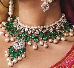 Luxury Hand-set Emerald Necklaces, Traditional Luxury Diamond Emerald Necklace, Viren Bhagat, Luxury Hand-set Crystal Emerald Necklace, Exquisite Hand-set Green Diamond Necklace, Heavy Jewelry, Luxury Bollywood Necklaces With Gemstones, Wedding Jewellery Designs, Beautiful Jewelry Diamonds