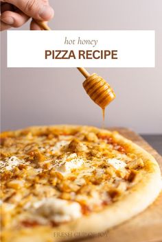 hot honey drizzle on top of pizza Pita Flatbread, Honey Pizza, Pizza Ideas, Spicy Honey, Hot Honey, Flatbread Pizza, Pizza Pizza