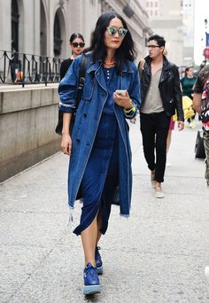 2014 Street Style, New York Fashion Week Street Style, Womens Fashion Casual Winter, Womens Fashion For Work, Fashion Week Street Style, 가을 패션, Denim Coat