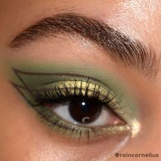 Colourpop Star Wars, Goat Makeup, March Makeup, Halloween Ios, Star Wars Mandalorian, Green Makeup, Eye Makeup Designs, Fairy Makeup, Stage Outfit