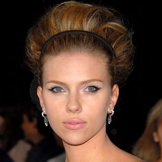 Going to try this updo! Giant hive with skinny headband :) Event Hair, Celebrity Singers, Hair Envy, Style Crush, Celebrity Hairstyles, Scarlett Johansson, Vera Wang, Hair Updos, Hair Tutorial