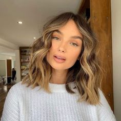 Bob Haircut Medium Length, Curtain Bangs Hairstyle, Bob With Curtain Bangs, Shoulder Length Wavy Hair, Shoulder Length Bob Haircut, Bangs Hairstyle, Haircut Styles, Wavy Hairstyles, Hair Inspo Color