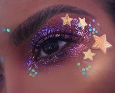 Euphoria Makeup Looks, Drag Make-up, Euphoria Makeup, Rhinestone Makeup, Face Art Makeup, Fest Outfits, Chique Outfits, Colorful Eye Makeup