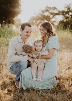 Family Four Photoshoot, Sage Dress Family Pictures, Family Photos Four People, Wheat Field Family Photoshoot, Flattering Family Photo Poses, Family Photos Of Four, Family Photoshoot White Shirt And Jeans, Fall Family Picture Ideas With Kids, Family Pictures Ideas With Kids