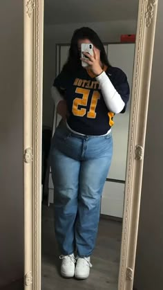 Summer Outfit Plus Size, Flair Jeans Outfit, Plus Size Herbst, College Outfits Plus Size, Winter Streetstyle, Everyday Outfits Fall, Zara Winter, Museum Outfit, Curvy Casual Outfits