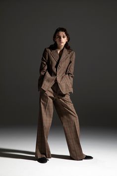 Blazer Women Aesthetic, Baggy Aesthetic, Retro Suits, Semi Formal Outfit, Outfit Oversize, Francoise Hardy, Velvet Suit, Professional Portrait