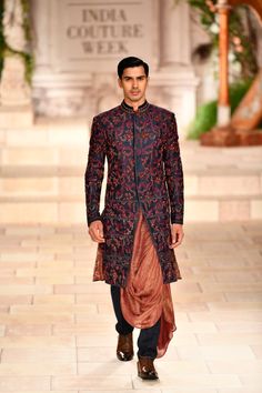 Bride Sister Lehenga, Sister Lehenga, Indian Menswear, Engagement Dress For Groom, East Asian Fashion, Menswear Inspiration, Sherwani Groom, Kangana Ranaut