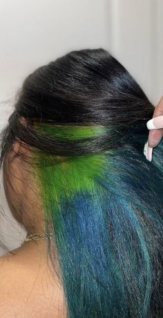 Dye Hairstyle, Blue Natural Hair, Pink Hair Highlights, Diy Hair Wig, Hair Stripes, Girl Hair Colors, Peekaboo Hair, Quick Natural Hair Styles, Hairstyle Inspo