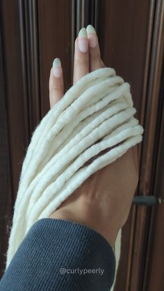 Nicht deine Farbe? Kein Problem, stöber gern mal durch unseren Shop auf curlypeer.com | Außerdem: IVORY haben wir beabsichtigt nicht eingefärbt. So kannst du - wenn du magst - deine Dreads einfach selber färben! :-) Nature