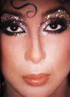 Cher Makeup, 70s Disco Makeup, Moda Disco, 1970s Makeup, Disco Makeup, Party Make-up, 70s Makeup, Mekap Mata