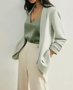 Beige Pants, Wedding Guest Outfit Summer, Stylish Work Outfits, Meryl Streep, Business Outfit, Casual Work Outfits