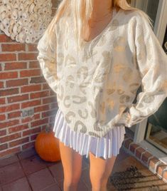 Gold leopard v neck sweater. Preppy Tops, Sweater Preppy, Leopard Pattern, V Neck Sweater, Special Occasion Dresses, Stylish Design, Vneck Sweater, Occasion Dresses, Neck Sweater