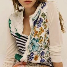 cardigan has different prints on either side Mode Prints, Mixed Prints, Colour Blocking, Cooler Look, Style Watch, Floral Fashion, Favorite Season, Pattern Mixing, Mixing Prints