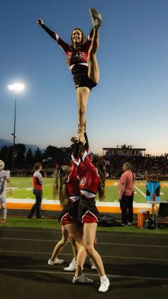 the cheerleaders are doing tricks for the crowd