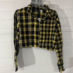 Nwt H&M Cropped Plaid Button Up Shirt Size Large Trendy Yellow Fall Shirt, Trendy Yellow Shirt For Fall, Trendy Long Sleeve Yellow Shirt, Trendy Yellow Long Sleeve Shirt, Yellow Fitted Shirt For Fall, Fitted Yellow Shirt For Fall, Trendy Button-up Tops From H&m, Trendy H&m Button-up Tops, Casual Black Button-up Cropped Shirt