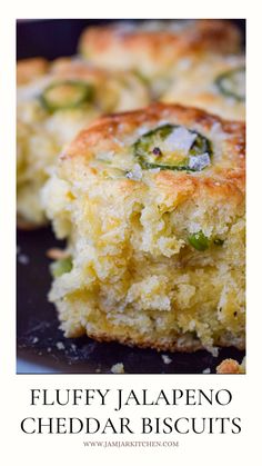 Fluffy cheese pepper biscuits Jalapeno Cheese Biscuits, Extra Sharp Cheddar Cheese Recipes, Jalapeno Biscuit Recipe, Jalapeno Desserts, Jalapeño Cheese Squares, Cornbread Meals Ideas, Jalapeño Cheddar Biscuits, Buiscits Recipes, Cheddar Jalapeno Biscuits