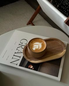 Espresso Aesthetic, Montreal Apartment, Scene Style, Coffee Places, Flat White, Aesthetic Photos, Ceramic Dishes, Mind Body Soul, Tea House