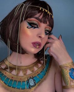 Egyptian makeup, Egyptian hairstyle, ancient Egypt, Egyptian eyeliner, cleopatra style, pharaonic style, Egyptian wig, egypt #egipto #mısır #Egitto #Egypte #Éigipt #egito #Egjipti #Egypte #Αίγυπτος #מצרים #मिस्र #مصر #อียิปต์ #埃及 Egyptian Haircut, Egyptian Hairstyle, Ancient Egyptian Hairstyles, Egyptian Wig, Egyptian Eyeliner, Cleopatra Headpiece, Egyptian Queen Costume, Egyptian Headpiece