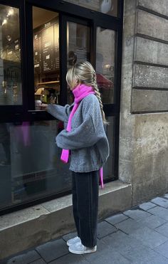 Audrey Afonso, Cool School Outfits, Cool School, Ladies Scarf, Casual Preppy Outfits, Scarf Fashion, Elegant Ladies, Fashionable Outfits