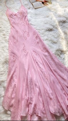 90s Aesthetic Dress Outfit, Dress 2000s Fashion, Simple Silk Prom Dress, Prom Dresses 2000, 2000s Fashion Dresses, Prom Dresses 2000s, Prom Dress 2000s, 2000 Prom Dress, Fairytale Dress Prom