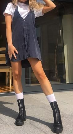 @gennaschiller Dr Martens Fashion, 90s Outfit, Spring Clothes, Trending Fashion Outfits, Outfit Trends, Mode Inspo, Trending Fashion, Mode Vintage, Looks Style