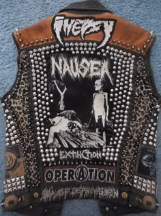 Crust Punk Vest, Punk Leather Jacket Diy, Punk Jacket Back, Crust Punk Jacket, Punk Jacket Diy, Diy Punk Clothes, Patchwork Leather Jacket, Punk Leather Jacket