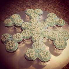 cupcakes with frosting are arranged in the shape of a snowflake