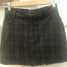 Brandy Melville NEW green plaid skirt Blue and green plaid mini skirt Brand New Fits size small Fitted skirt with a button and zipper front closure, side and back pockets, and belt loops. Plaid Skirt Green, Brandy Melville Buckle Skirt, Green Mini Skirt With Button Closure, Brandy Melville Cara Skirt, Gray Mini-length Lined Skort, Green Plaid Skirt, Blue And Green Plaid, Womens Skirts, Plaid Mini Skirt