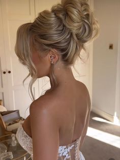 Bun Prom Hairstyles, Loose Bun, High Updo, Cute Prom Hairstyles, High Bun Hairstyles, Wedding Hair Up, Bridal Hair Inspiration