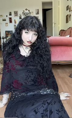 Goth Whimsical Outfits, Goth Wavy Hair, Vampy Outfits Aesthetic, Whimsical Goth Outfits, Black Hair Goth, Vampy Outfit, Goth Black Women, Black Hair Short