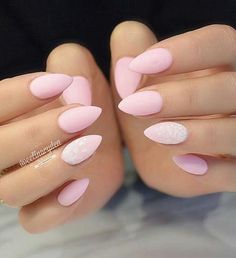 Simple Almond Nail Designs Almond Nails Natural, Short Almond Shaped Nails, Almond Nails Pink, Light Pink Nails, Almond Shape Nails, Almond Nails Designs, Almond Acrylic Nails, Almond Nail, Super Nails