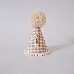 A brand new, beautiful design by Our Little Deer. Premium quality, handmade and 100% original design from Our Little Deer DETAILS ♕  1 x Gingham Pattern Fabric Party Hat. Finished with mini pom trim, number of choice and wool Pom.  (any number available, not just for 1st Birthdays. Please select number) Elastic comes attached to wear around back of head. ♕ Matching "One" cake topper to go with handmade hat available. Select this option in the drop down to upgrade to the perfect little Bundle. Bu Vintage Toddler Rooms, Party Hat Template, Gingham Party, Cake Smash Photoshoot, Baby Birthday Themes, First Birthday Party Themes, Birthday Party Hats, Baby Shower Inspiration, 1st Birthday Outfits