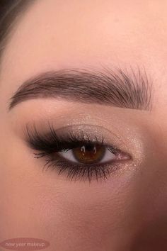 Silver Simple Makeup, Smokey Waterline, New Years Makeup Ideas Simple, Brown Waterline Eyeliner, Simple Silver Makeup Looks, Makeup Waterline, Waterline Eyeliner Looks, Formal Makeup For Brown Eyes, Black Waterline Makeup