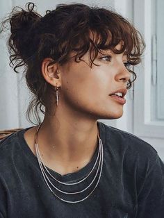 Drawing Hair, Curly Bangs, Makeup Salon, How To Style Bangs, Curly Hair With Bangs, Hair Tutorials, Formal Hairstyles, Short Curly Hair, Grunge Hair