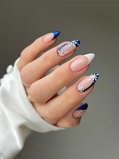 Glossy French navy blue Christmas nails with white snowflakes on two accent nails, and a white French middle accent nail Blue Christmas Nails, Xmas Nail Designs, Snowflake Nail Design, Blue And White Nails, Christmas Gel, Red Christmas Nails, French Christmas, Winter Nails Acrylic, Christmas Nails Easy