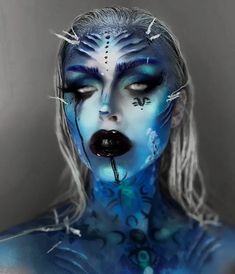 29 Sea Siren Makeup Ideas for Halloween - Dark and Fantasy Mermaid Looks Sea Siren Makeup, Mermaid Fantasy Makeup, Unique Makeup Ideas, Makeup Ethereal, Ethereal Ocean, Greek Mythology Costumes, White Contacts, Mythology Costumes