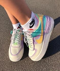 White Summer Shoes, Summer Shoes 2023, Sneakers Korean, Nike Shoes Women Fashion, Nike Shoes Air Force, Basket Style, Nike Fashion Shoes