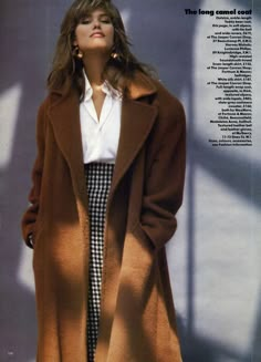 Rok Midi, Sandal Tali, 80s And 90s Fashion, 1980s Fashion, Looks Street Style, Brown Coat, Look Vintage