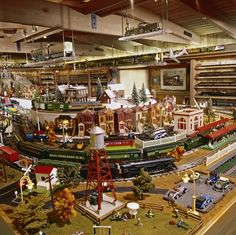 a model train set is displayed in a large room