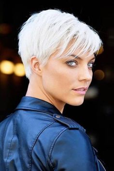 Modern Hairstyle Ideas Inverted Bob Short Hairstyle Inspiration Kort Bob, Short White Hair, Girl Haircuts, Short Pixie Haircuts, Short Pixie Cut, Short Hair Styles Pixie, Short Pixie, Pixie Hairstyles