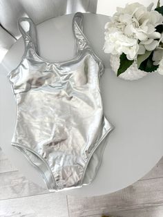 Something about this silver swimsuit 🩶 💦 Swimwear, summer fashion 2024, resorts wear, silver swimwear, cool swimsuit, open back swimsuit, silver bathing suit, beachwear, fashion beachwear, festival fashion Silver Swimwear, Silver Swimsuit, Silver One Piece, Beachwear Fashion, Legging Sport, Costume Intero, Fashion 2024, Stylish Sunglasses, Swimsuit Fashion