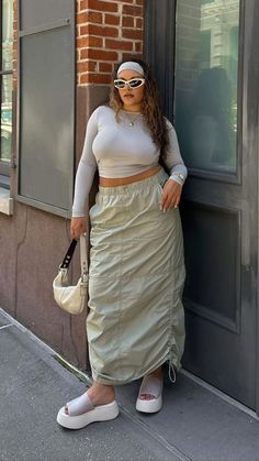 27 gorgeous outfits you can rock if you have big thighs 26 Modest Summer Outfits Plus Size, Korean Plus Size Fashion, Chubby Style, Confident Outfit, Gorgeous Outfits, Look Plus Size, Photo Beautiful