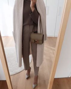 Fall Fashion 2022, Fashion Outfits Ideas, Lawyer Fashion, Look Office, Autumn Street Style, Neutral Outfit, Fall Street Style, 가을 패션