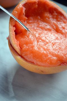 Don't toss those grapefruit peels, use them to whip up a quick and easy grapefruit scrub that will exfoliate and wake up you skin! This sugar scrub recipe is one of my favorites---just look at … Sugar Scrub Homemade Recipe, Diy Sugar Scrub Recipe, Face Mask Diy, Clean Baking, Homemade Facial Mask, Sugar Scrub Homemade, Homemade Cosmetics, Sugar Scrub Recipe, Face Scrub Homemade