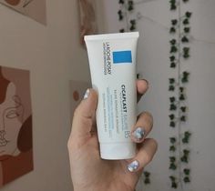 Remember when said I'd ruined my moisture barrier before? My derm recommended this La Roche-Posay balm for the days when my skin was absolutely parched, and I find it's a more potent alternative to CeraVe's Ointment. Best Facial Moisturizer Anti Aging, Drugstore Skincare Routine For Dry Skin, La Roche Posay Skincare Routine, Best Moisturizer For Face, Best Facial Moisturizer, Best Moisturizer For Dry Skin, Best Facial Products, Drugstore Skincare Routine, Best Face Moisturizer