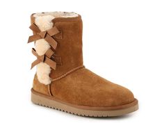 Victoria Short Bootie Ugg Bow Boots, Ugg Bow, Ugg Boots With Bows, Everyday Style Casual, Fuzzy Shorts, Short Winter Boots, Bow Boots, Koolaburra By Ugg, Comfy Fashion