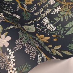 an image of a wallpaper with flowers and leaves on it's back side