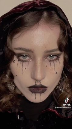 𝕤𝕠𝕡𝕙𝕚𝕒 𝕔𝕙𝕒𝕤𝕚𝕟 on Instagram: "i thought i’d do a little halloween series! so this is part 1: witch 🧙‍♀️ 🐈‍⬛ ____________________________ EYES: @thrivecausemetics eye lift primer @tartecosmetics in bloom palette @colourpopcosmetics nightmare before christmas palette, creme gel liner in get paid @illamasqua eye pencil in sophie @milkmakeup kush mascara @halfmagicbeauty glitterpill in money plz @mehronmakeup metallic powder @aboutfacebeauty loose glitter in juniper leaf @cloverbyclove Witch Halloween Costume Make Up, Simple Witchy Makeup, Witches Make Up, Simple Fantasy Makeup, Witch Makeup Simple, Spooky Witch Makeup, Witch Makeup Ideas Halloween, Make Up Bruja, Witch Makeup Aesthetic